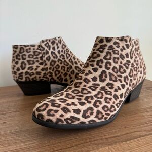 Soda - Women’s Cheetah Side Zip Ankle Bootie size 8